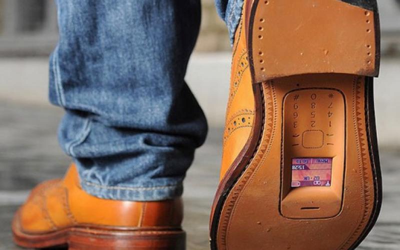 Το παπούτσι…κινητό τηλέφωνο!