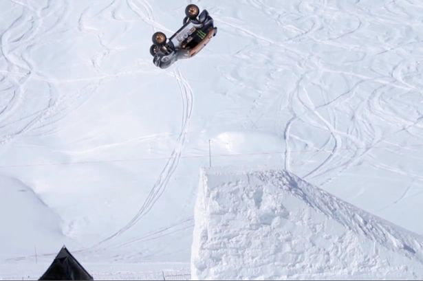 BINTEO-Απίστευτο άλμα 360 μοιρών με αυτοκίνητο