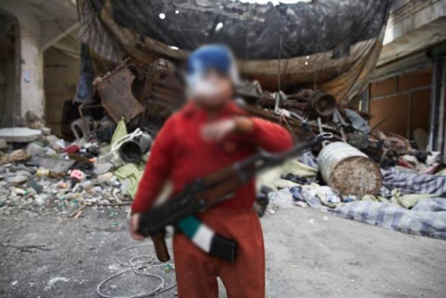 ΦΩΤΟ- 7χρονος στρατιώτης στη Συρία