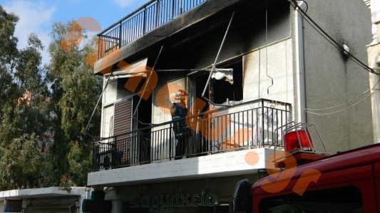 ΦΩΤΟ-Πυρκαγιά σε σπίτι στη Ν. Φιλαδέλφεια