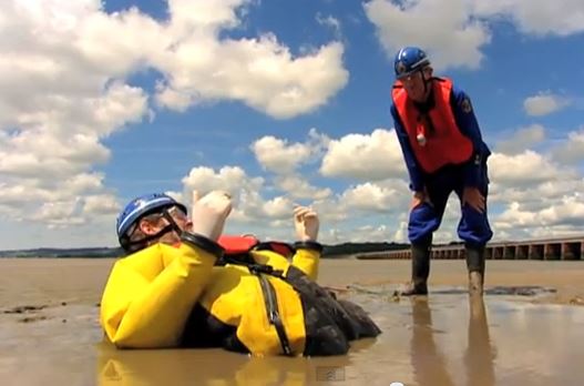 ΒΙΝΤΕΟ-Διάσωση σε κινούμενη άμμο