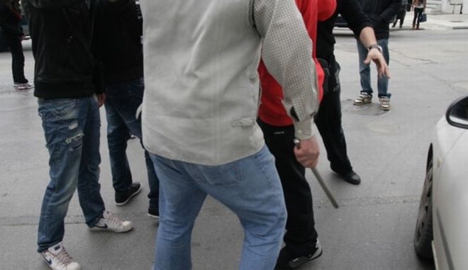 Οδηγός απείλησε με λοστό σπουδαστές