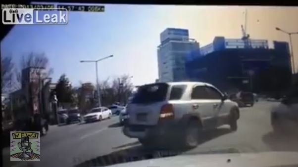 ΒΙΝΤΕΟ-Όταν μια γυναίκα κάνει…όπισθεν