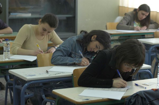 Έβγαζαν πλαστά πιστοποιητικά δυσλεξίας