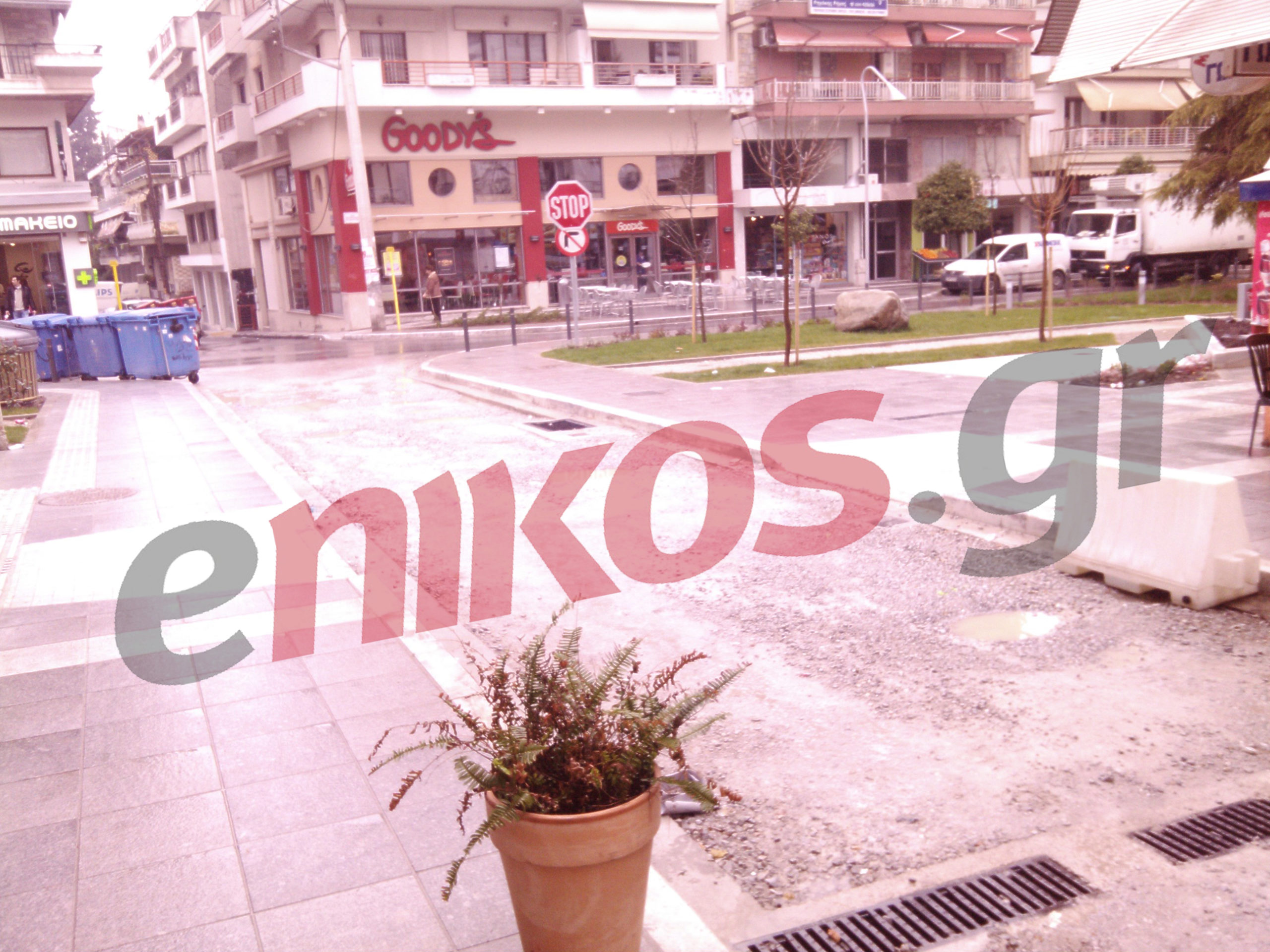 ΦΩΤΟ-Χωματόδρομος στο κέντρο της Καλαμαριάς