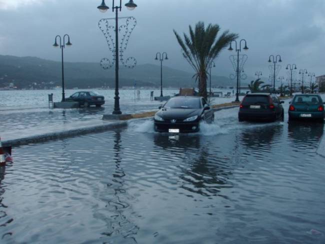 Μετρούν τις πληγές τους στη Σάμο