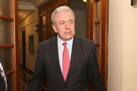 Ο Αβραμόπουλος στην κηδεία του Νάκου