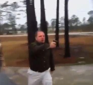 BINTEO-ΗΠΑ: Οδηγός τραβάει όπλο σε καυγά