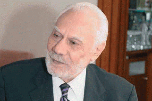 Ντυμένος παπάς το έσκασε ο Κυριακίδης