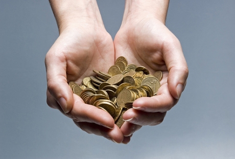 Χειροπέδες για έρανο χωρίς άδεια