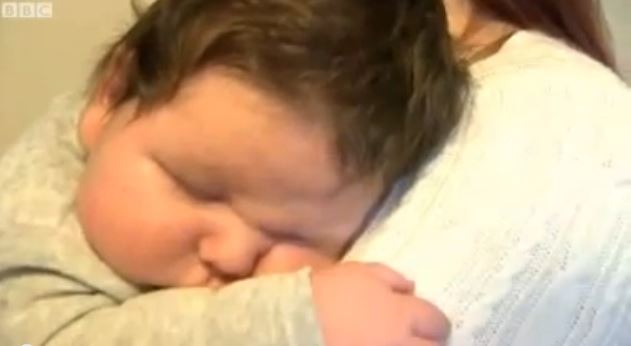 ΒΙΝΤΕΟ-Γέννησε μωρό-γίγα 7 κιλών