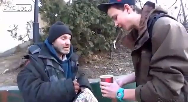 Άστεγος δεν πίστευε στα μάτια του