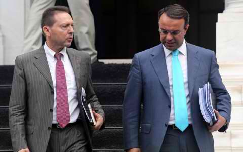 Έκτακτη σύσκεψη υπό τον Στουρνάρα