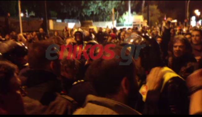 ΒΙΝΤΕΟ-Αποδοκίμασαν την αστυνομία στο Σύνταγμα
