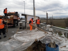 ΒΙΝΤΕΟ-Γκρέμισαν υπόστεγο του Δήμου