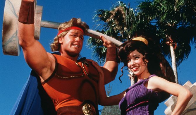 O Mίκυ θα φορέσει φουστανέλα για τρεις ημέρες