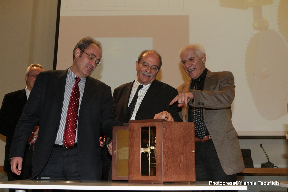 ΦΩΤΟ-Ακριβές αντίγραφο του μηχανισμού των Αντικυθήρων