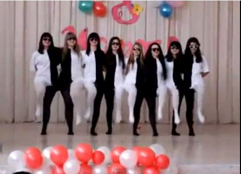 ΒΙΝΤΕΟ:Ο χορός των ασπρόμαυρων καλσόν