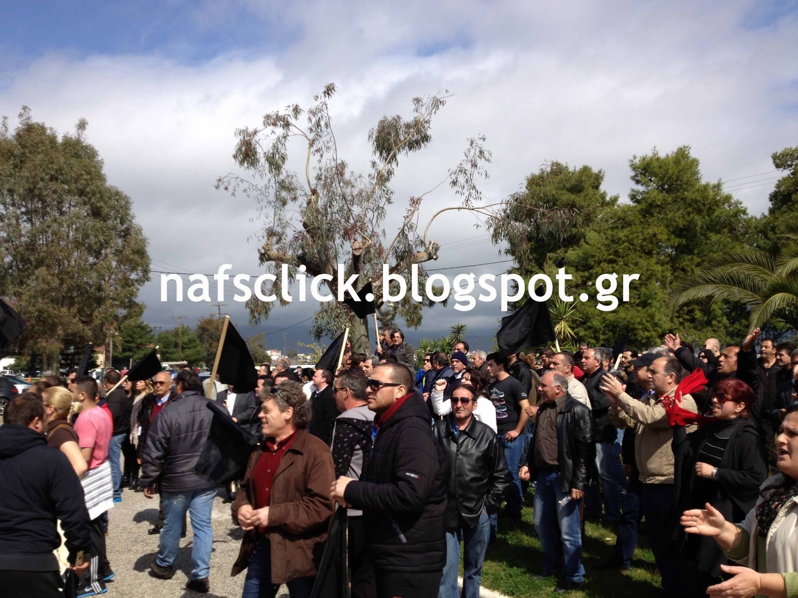 ΦΩΤΟ-Επεισόδια στο Μεσολόγγι σε συγκέντρωση για τα ΤΕΙ