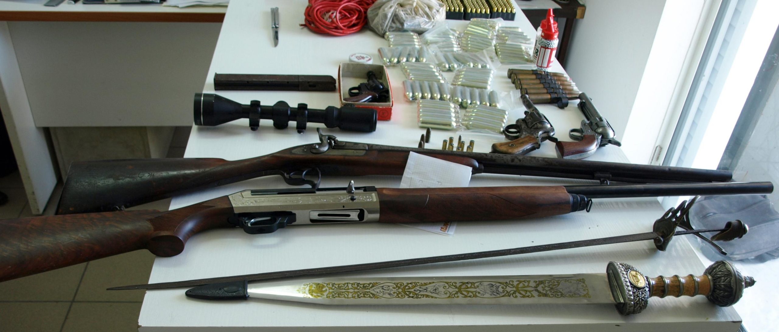 Οπλοστάσιο σε σπίτια πρώην υποψήφιου βουλευτή του ΛΑΟΣ