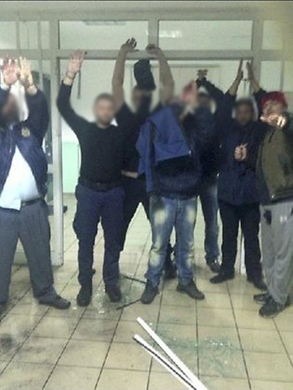 Παραδόθηκε ο Ριζάι-“Μπλόφα” η απειλή με τα εκρηκτικά