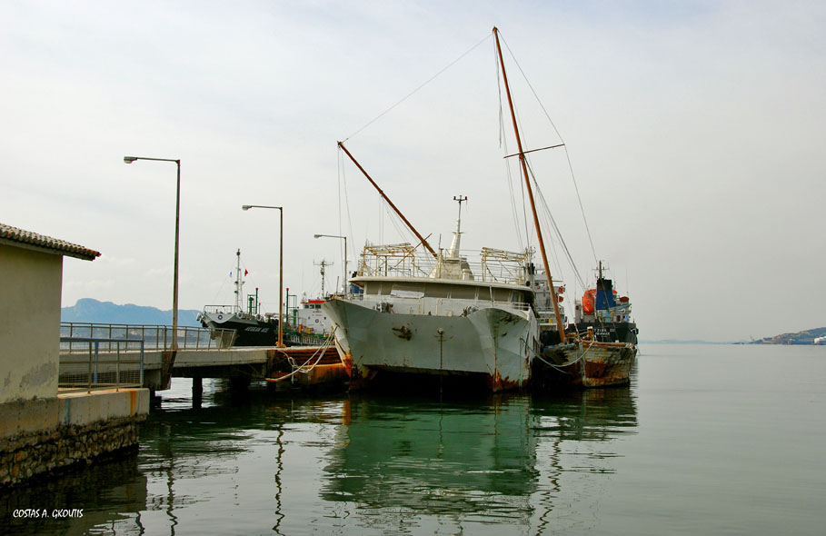 ΦΩΤΟ-“Πότε θα καθαριστούν αυτά τα αίσχη;”
