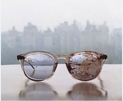 Τα ματωμένα γυαλιά του Τζον Λένον