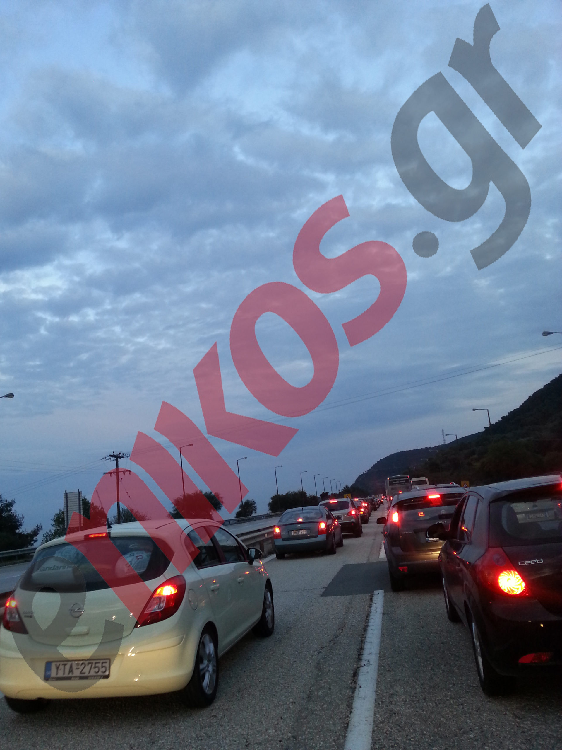 ΦΩΤΟ-Μποτιλιάρισμα στο ύψος της Ακράτας