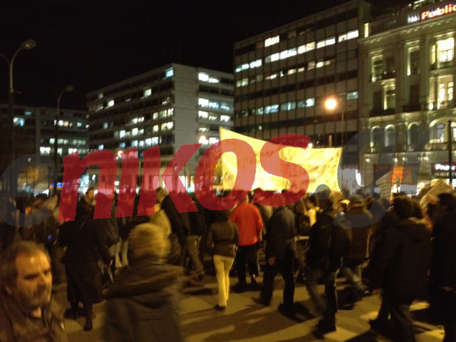 ΦΩΤΟ-Έφτασε στο Σύνταγμα η πορεία