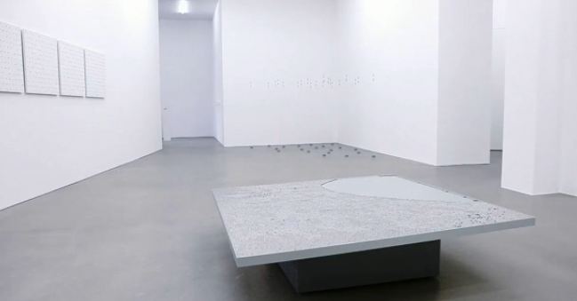 Ασταθής ύλη… σε ένα τραπέζι