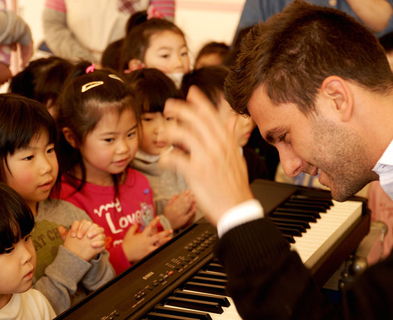 Ο πιανίστας που θέλει να αλλάξει τον κόσμο με την μουσική