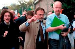 Επιμένει … Ελληνικά