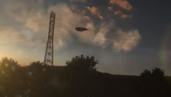 Δείτε πως φτιάχνεται ένα ψεύτικο βίντεο για UFO