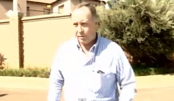 Προκαλεί ο πατέρας του Πιστόριους