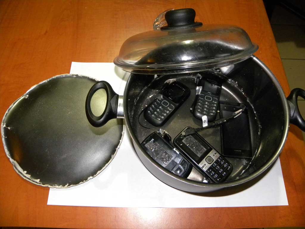 ΦΩΤΟ-Προσπάθησαν να περάσουν κινητά στις φυλακές