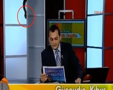 ΒΙΝΤΕΟ-Φίδι …εισβάλλει σε εκπομπή