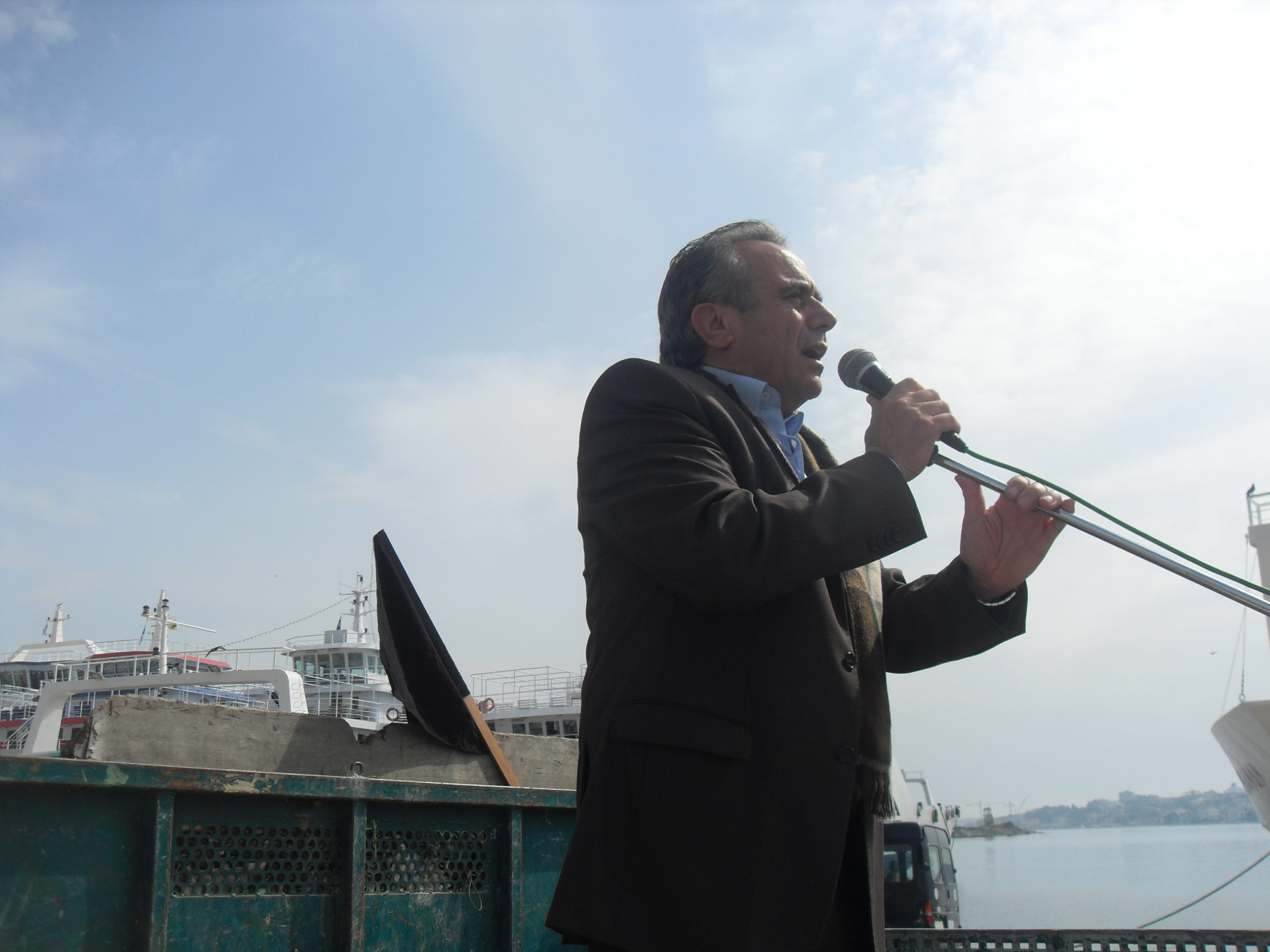 ΦΩΤΟ-Τσαβαρής: Καταδικάζουν την Σαλαμίνα σε ερήμωση