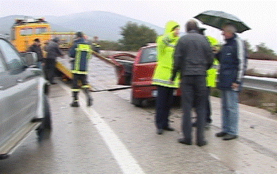 ΦΩΤΟ-Δύο τραυματίες σε τροχαίο στη Λαμία