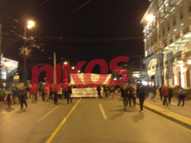 ΦΩΤΟ-Αποχωρούν από το Σύνταγμα