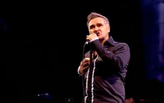 Εκτός σκηνής ο Morrissey λόγω προβλημάτων υγείας