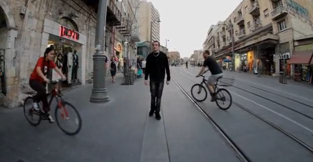 Μπροστά με… πλάτη και ανάποδα