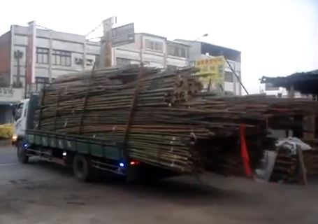 ΒΙΝΤΕΟ-Πως ξεφόρτωσε 3 τόνους μπαμπού
