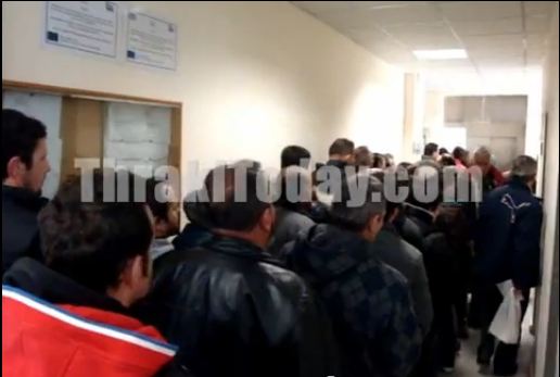 ΒΙΝΤΕΟ-“Κατασκήνωσαν” έξω από το ΙΚΑ Ξάνθης