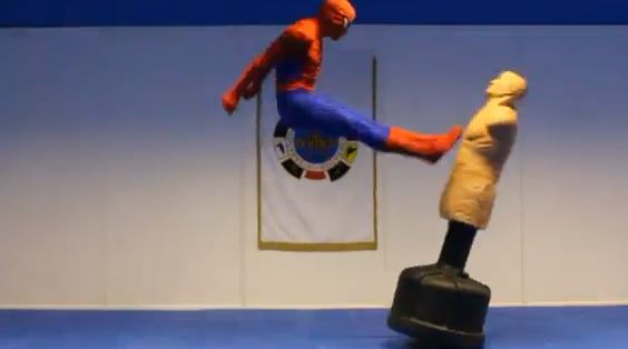 ΒΙΝΤΕΟ-Όταν ο Spiderman …μαθαίνει καράτε!