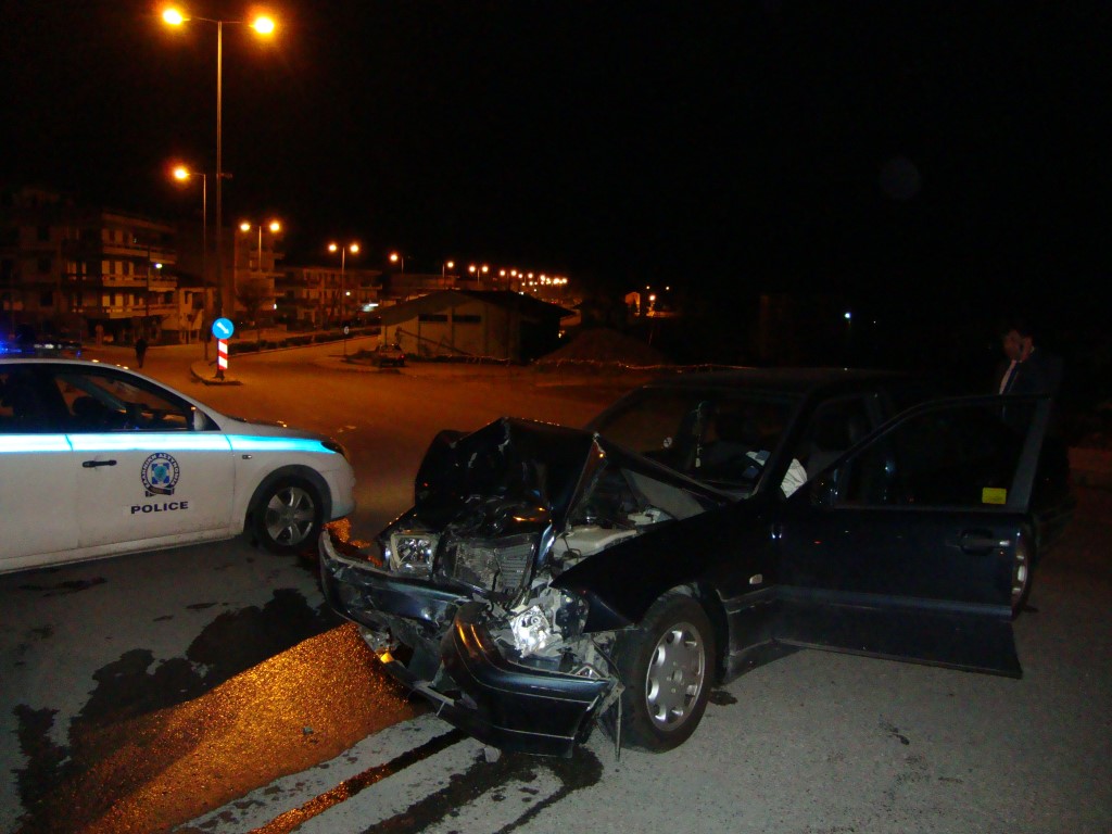 ΦΩΤΟ-Μετωπική Ι.Χ με περιπολικό