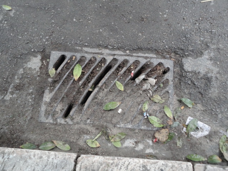 Έπεσε σε φρεάτιο και τραυματίστηκε