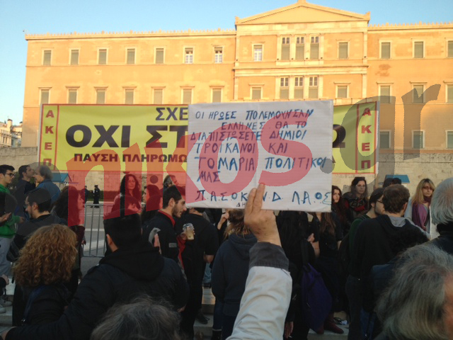 Τώρα στο Σύνταγμα.ΦΩΤΟ: “Οι ήρωες πολεμούν σαν Έλληνες”