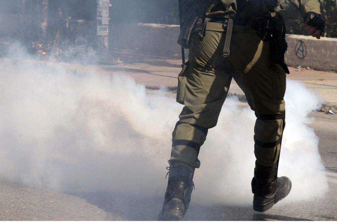 Ρίψη χημικών στην πορεία των φοιτητών