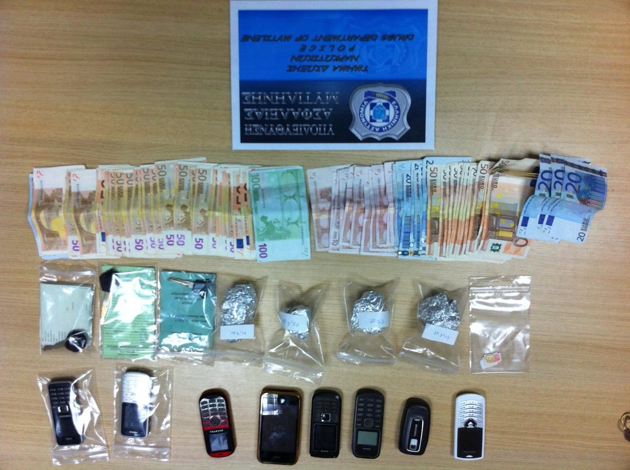 Εξαρθρώθηκαν σπείρες ναρκωτικών