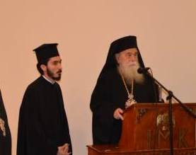 Μητροπολίτης ζητά την απόσυρση αποκριάτικου άρματος